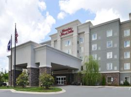 Hampton Inn & Suites Greensboro/Coliseum Area، فندق في جرينسبورو