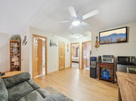 2-Bedroom Loft Suite 14 minutes from Airport and Mall of America, hotell i Inver Grove Heights