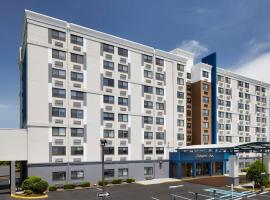 Hampton Inn Newark Airport, hotell i Newark