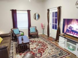 Downtown Charm Two Bedroom Home, lavprishotell i Noblesville