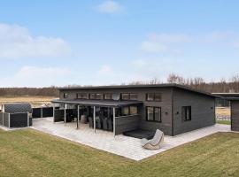 5 Bedroom Lovely Home In Hadsund, Hotel in Hadsund