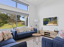 Habitat House - Modern Family Retreat, Hotel in Metung