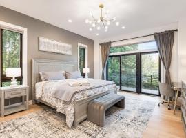 Bellevue Splendor Birch Cedar Suite BY Betterstay, къща тип котидж в Белвю