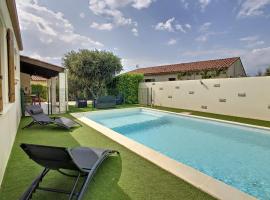 La Cigotà - Villa with swimming pool for 8 people，Pouzols-Minervois的飯店