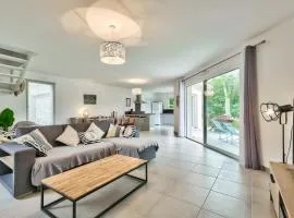 Détente piscine à 150m de la plage à Arès