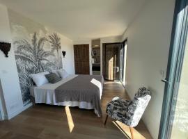 Villa Nomade proche de Cannes, bed & breakfast kohteessa Vallauris
