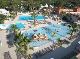 Camping Le Calypso 5 étoiles, hotel em Torreilles