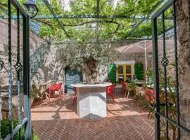 Royal Garden Apartments & Gastronomy
