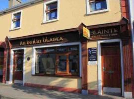 Barber’s hall town center apartment, hotell i Belmullet