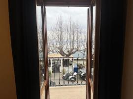 Fronte lago nel centro storico “La Casa del Lago”, hotel in Trevignano Romano