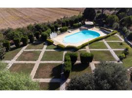 Villa Gaia with pool- Happy Rentals, hotell i Galatina