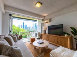Riverside apartment with city & Story Bridge view, cheap hotel in Brisbane