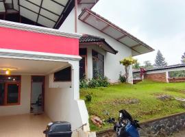Villa Si Otoy, holiday home in Cinengangirang