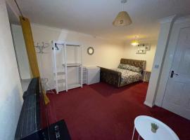 Room 2 - Chassagne Guest House, hostal o pensión en Church Coppenhall