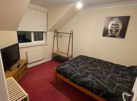 Room 4 - Chassagne Guest House, помешкання типу "ліжко та сніданок" у місті Church Coppenhall