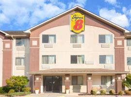 Super 8 by Wyndham Lynchburg VA, hotel dekat Bandara Regional Lynchburg (Preston Glenn Field) - LYH, 