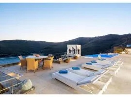 Blueros Luxury Villa