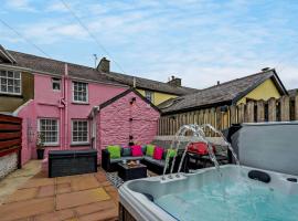 3 bed in Aberaeron 77951, hotel with jacuzzis in Aberaeron