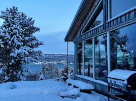 Cozy cabin HYLLA, ваканционна къща в Hamnvågnes