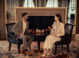 Radisson Collection Hotel & Spa, Riverfront Srinagar，位于斯利那加的酒店