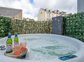 3 Bed in Ilfracombe 88870, hotel with jacuzzis in Ilfracombe