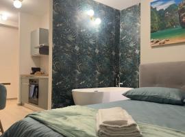 centro storico fronte lago, hotel in Trevignano Romano