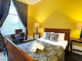 Catcune Suite - Four Bedroom Split Level Apartment, hotel v destinaci Gorebridge