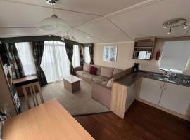 Bittern 13, Scratby - California Cliffs, Parkdean, sleeps 6, pet friendly, bed linen and towels included - close to the beach – hotel w mieście Great Yarmouth