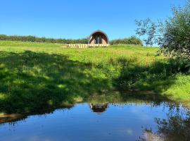 Paradise Valley Hideaways, hotel na may jacuzzi sa Holt