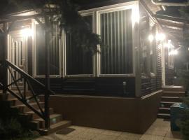 Lux Fah&aacute;z, chal&eacute; alpino em Par&aacute;d