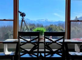 64J Stunning views, close to attractions! 20 min to Bretton Woods. Pool & gym passes!, vilă din Whitefield