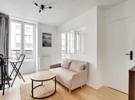 Bright modern little apartment Ménilmontant