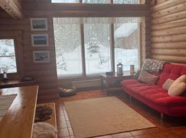 Holiday home with lake view and next to National Park, cabin sa Kolinkylä