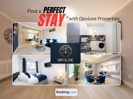 Luxurious & Spacious 2 Bedroom Home By Opuluxe Properties Short Lets & Serviced Accommodation Near Manchester City Center, apartamento em Manchester