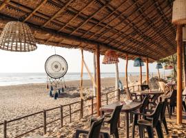 sunscape beach cafe & stay, habitación en casa particular en Gokarna