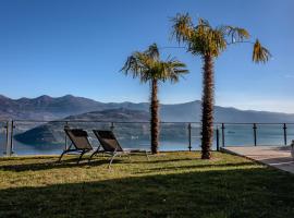MIA ISOLA with lake view, garden and swimming pool: Parzanica'da bir otel