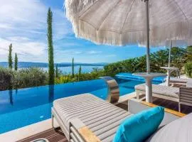 Luxusvilla mit Infinity-Pool, Wellnessbereich, 1 km zum Strand
