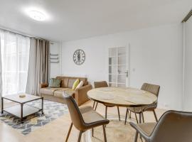 Chic apartment with parking, hotell med parkeringsplass i Saint-Germain-en-Laye