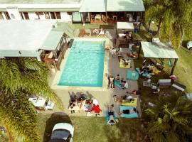 La Quinta Hostel & Suites, hotell i Punta del Este