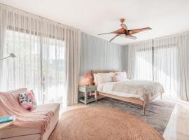 Comfortable and charming apartment at Portillo WF: Las Terrenas şehrinde bir havuzlu otel