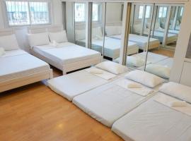 Makati Altean Apartment (Delfin Room)، فندق في مانيلا