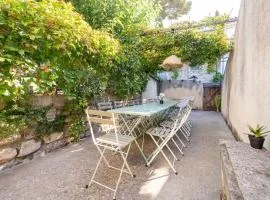 Maison authentique à Montfrin avec terrasse, Air conditionné.