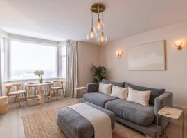 Blu's Seaview Apartment, hotel in Llandrillo-yn-Rhôs