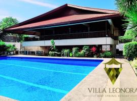 Spacious Spanish-Style Resort in Pansol Laguna, hotel in Calamba