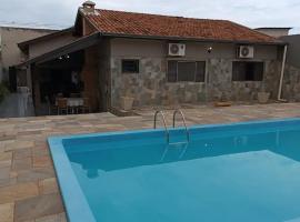 Casa com ótima localização e lazer espetacular., cabaña o casa de campo en São José do Rio Preto