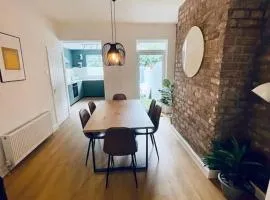 Spacious Modern Anfield Home, LFC & EFC, Free Parking
