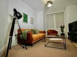 Spacious two-bedrooms house, private parking, contractors, relocators, cabana o cottage a Oxford