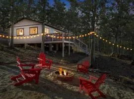 Secluded Cabin w Huge Deck Fire Pit Grill & WiFi