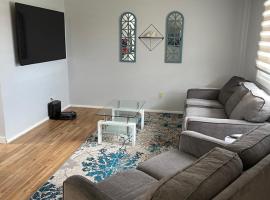 Charming 2-Bedroom House for a Peaceful Getaway，位于夏延的公寓