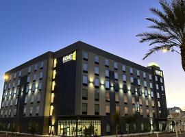 Home2 Suites By Hilton Phoenix Downtown, hotel near Heard Museum, Phoenix